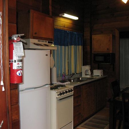 Forest Lake Camping Resort Lakefront Cabin 8 Advance Kültér fotó