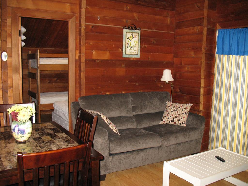 Forest Lake Camping Resort Lakefront Cabin 8 Advance Kültér fotó