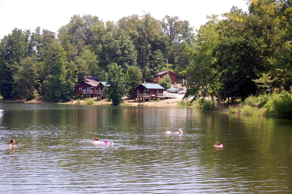 Forest Lake Camping Resort Lakefront Cabin 8 Advance Kültér fotó